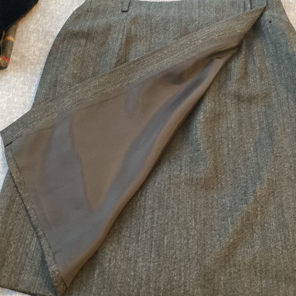 Grey Talbot lined wool skirt - Picture 2 of 4